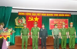 Thưởng Ban chuyên án bắt đối tượng bắn thiếu úy công an