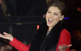 Chuyển sang "nhà mới", The Voice Anh vẫn giữ chân được MC xinh đẹp