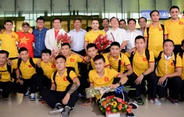 ĐT Futsal Việt Nam được chào đón nồng nhiệt tại sân bay