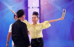 Vietnam Idol: Thu Minh tung tăng chạy vì được... trao vé vàng