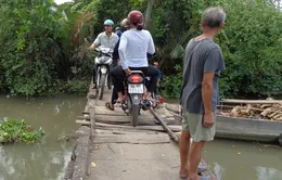 Người dân Vĩnh Long đối mặt nguy hiểm khi qua cầu Bún Bò