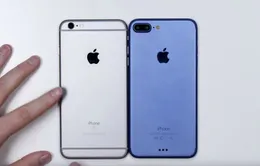 Chuyên gia "bẻ cong" trên tay nguyên mẫu iPhone 7 Plus phiên bản Deep Blue