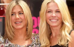 Bạn thân của Jennifer Aniston hằn học nói về cuộc ly hôn của Angelina Jolie