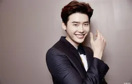 Lee Jong Suk hết mình ủng hộ Huyền thoại biển xanh