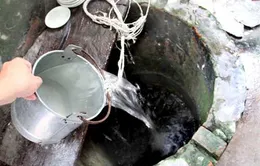 Những cách làm sạch nước cho người dân vùng lũ