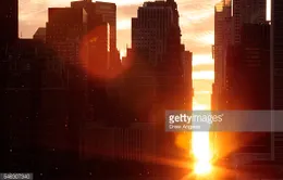 Chiêm ngưỡng cảnh hoàng hôn độc đáo hiếm có trong năm ở Manhattan, Mỹ