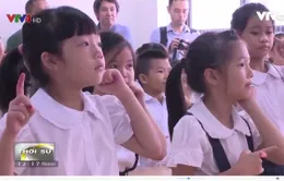 Học sinh tiểu học hứng thú trong giờ học tiếng Nhật