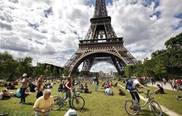 Du lịch Paris thiệt hại nặng trong nửa đầu năm 2016