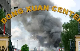 Cảnh tượng kinh hoàng trong vụ cháy chợ Đồng Xuân ở Berlin