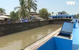 Huy động sà lan chở nước ngọt về TP Rạch Giá