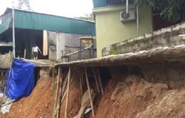 Sau mưa lũ, 20 hộ dân ở Nghệ An sạt lở nghiêm trọng