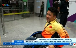 VĐV Nguyễn Thành Trung vinh dự cầm cờ cho Đoàn TTVN trong lễ khai mạc Paralympic Rio 2016