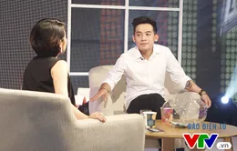 Muôn màu Showbiz: Phở Đặc Biệt nghiêm túc "đột biến" trước MC Phí Linh