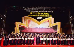 Hà Nội tuyên dương 100 thủ khoa Đại học