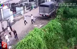 Côn đồ hành hung công nhân ngay giữa TP.HCM
