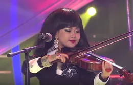 Gương mặt thân quen nhí: Nhã Phương "nhái" trổ tài chơi đàn violin