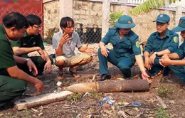 Quảng Trị: Đạn pháo phát nổ, bay vào vườn nhà dân