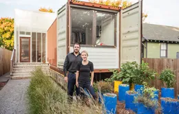 Ấn tượng nhà container có khoảng sân nhỏ