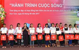 Hội Bảo trợ Trẻ em Kon Tum tặng xe đạp cho trẻ em có hoàn cảnh khó khăn