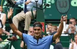 Vượt qua Yuichi Sugita, Roger Federer giành quyền vào vòng 2 Gerry Weber