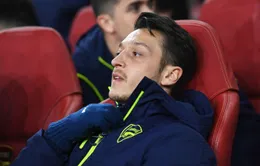 HLV Wenger úp mở chuyện tương lai Ozil, Aubameyang