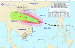 Tâm bão số 10 cách bờ biển các tỉnh từ Hà Tĩnh đến Quảng Bình khoảng 600km