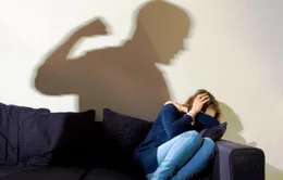 Bạo lực gia đình tăng đột biến ở châu Âu thời dịch COVID-19