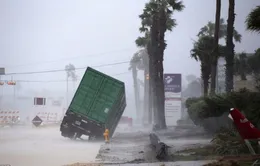 Houston ban bố giới nghiêm vào ban đêm sau bão Harvey