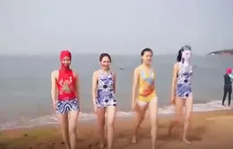 Độc đáo Facekini - Trang phục đi biển bảo vệ khuôn mặt