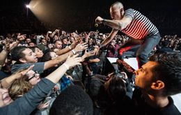 Chester treo cổ tự tử, Linkin Park hủy tour lưu diễn, hoàn tiền cho khán giả