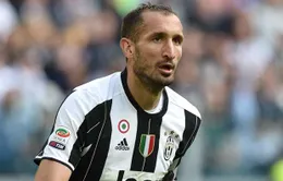 Trung vệ Juve thừa nhận Neymar đã ngang tầm Messi