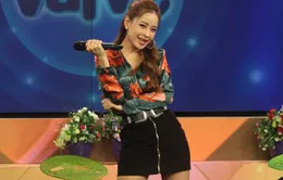 Chi Pu vừa hát live, vừa "quẩy" tưng bừng "Từ hôm nay" trên sóng truyền hình