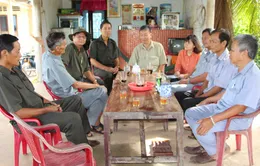 Hội Cựu Thanh niên xung phong tặng quà Tết cho các hộ nghèo