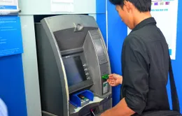 Nhiều ngân hàng kiến nghị tăng phí giao dịch qua ATM