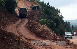Khắc phục sự cố sạt lở tuyến đường tránh Huế