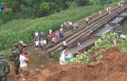 Yên Bái: Sạt lở núi gây ách tắc nghiêm trọng tại ga Lâm Giang