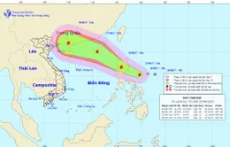 Xuất hiện bão Pakhar giật cấp 10 gần Biển Đông