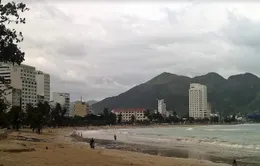 Tắm biển Nha Trang, một du khách bị cuốn trôi