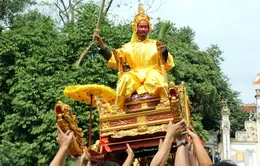 Kiệu "vua", "chúa" nghiêng ngả trong lễ rước độc nhất vô nhị tại Hà Nội