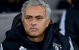 Mourinho cáu tiết vì bị "bắt lỗi" dùng người