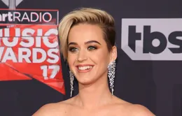 Katy Perry tiếp tục thể hiện tình yêu với nước Anh