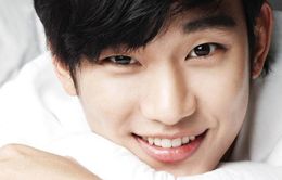 Kim Soo Hyun tặng kẹo ngọt cho fan dịp Valentine trắng