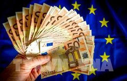 Lạm phát Eurozone đạt mục tiêu 2%