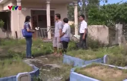 Người dân cư trú trong... khu lăng mộ vì chưa được tái định cư ổn định !