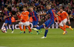 Đồng đội phì cười sau bàn thắng đầu tiên của Mascherano cho Barcelona