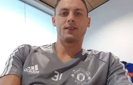 Công khai tỏ tình, Matic mặc áo Man Utd