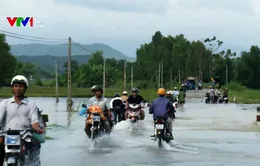 Đường ngập nước do mưa lớn, nguy cơ mất ATGT ở Phú Yên