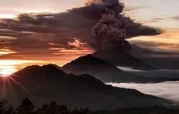 Lo ngại bụi núi lửa, Indonesia tiếp tục đóng cửa sân bay Bali