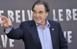 Oliver Stone từ chối bình luận về bê bối tình dục của ông trùm Hollywood