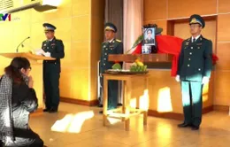 Thi hài Thiếu tá phi công Nguyễn Thành Trung được hỏa táng tại Anh